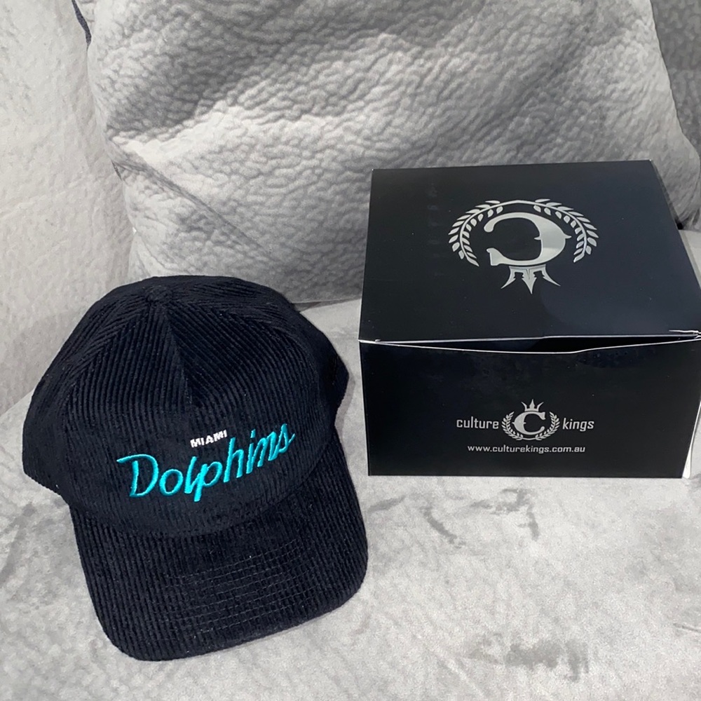Brand new mens hat with original box and tag